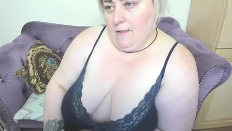 fashiona online show from October 11, 1:42 pm