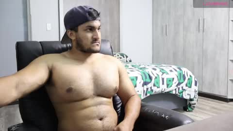 Snapshot of fatherfly001 chatting on April 16, 9:39 pm fatherfly001 online show from April 16, 9:39 pm