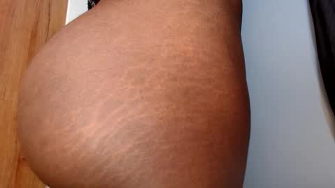 Snapshot of fatpussy_ebony_girl chatting on April 16, 8:04 am lexie online show from April 16, 8:04 am