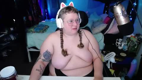 Snapshot of fatveronica chatting on February 19, 10:34 am FatVeronica online show from February 19, 10:34 am