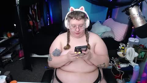 Snapshot of fatveronica chatting on February 28, 3:15 pm FatVeronica online show from February 28, 3:15 pm