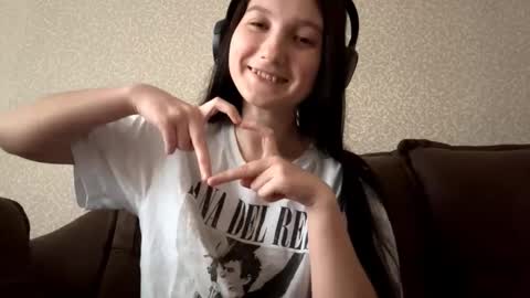 Snapshot of faustinabartosh chatting on October 17, 7:11 am Aurora 18yo online show from October 17, 7:11 am