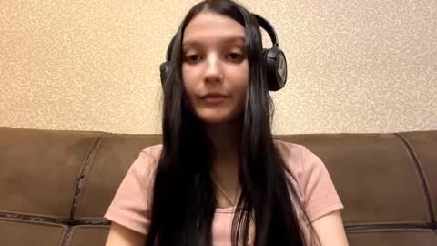 Aurora 18yo online show from February 2, 9:41 am