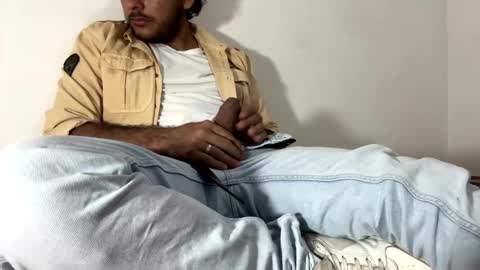 Snapshot of favid95 chatting on December 3, 2:03 am favid95 online show from December 3, 2:03 am