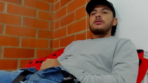 Snapshot of favid95 chatting on December 6, 8:29 pm favid95 online show from December 6, 8:29 pm