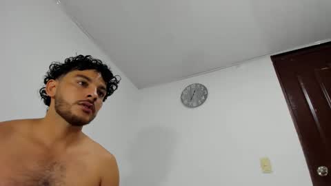 Snapshot of favid95 chatting on December 11, 5:32 am favid95 online show from December 11, 5:32 am