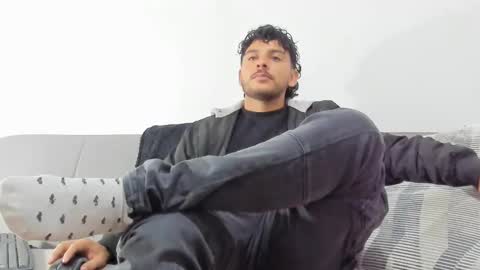 Snapshot of favid95 chatting on December 17, 12:01 am favid95 online show from December 17, 12:01 am