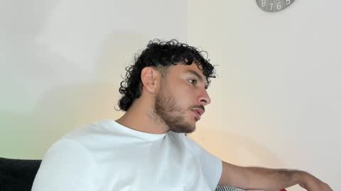 Snapshot of favid95 chatting on December 21, 5:40 pm favid95 online show from December 21, 5:40 pm