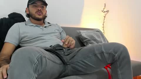 Snapshot of favid95 chatting on January 9, 5:23 am favid95 online show from January 9, 5:23 am