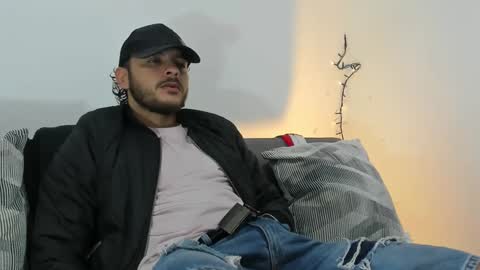 Snapshot of favid95 chatting on January 11, 5:52 am favid95 online show from January 11, 5:52 am