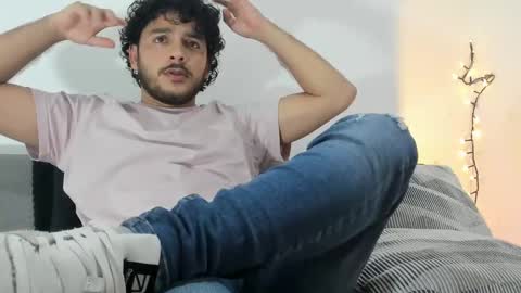 Snapshot of favid95 chatting on January 12, 5:03 am favid95 online show from January 12, 5:03 am