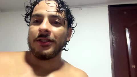 Snapshot of favid95 chatting on January 12, 8:04 am favid95 online show from January 12, 8:04 am