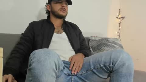 Snapshot of favid95 chatting on January 12, 9:29 pm favid95 online show from January 12, 9:29 pm