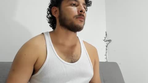 Snapshot of favid95 chatting on January 24, 1:03 am favid95 online show from January 24, 1:03 am