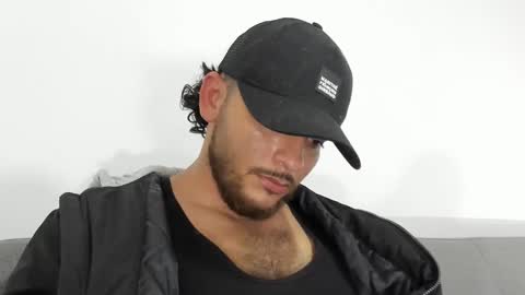 Snapshot of favid95 chatting on February 6, 2:55 am favid95 online show from February 6, 2:55 am