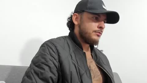 Snapshot of favid95 chatting on February 18, 3:10 am favid95 online show from February 18, 3:10 am