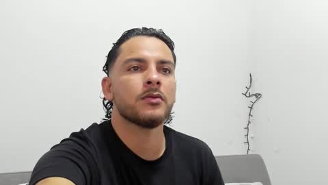 Snapshot of favid95 chatting on February 20, 9:53 pm favid95 online show from February 20, 9:53 pm