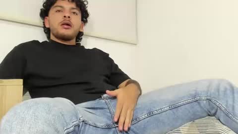 Snapshot of favid95 chatting on February 22, 1:22 am favid95 online show from February 22, 1:22 am