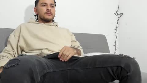 Snapshot of favid95 chatting on March 2, 5:01 am favid95 online show from March 2, 5:01 am