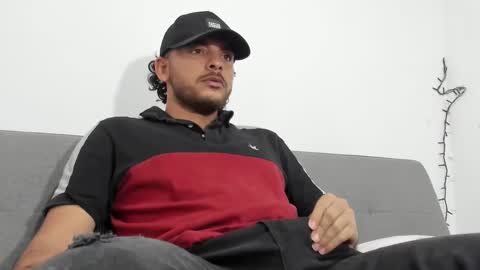 Snapshot of favid95 chatting on March 3, 9:15 pm favid95 online show from March 3, 9:15 pm