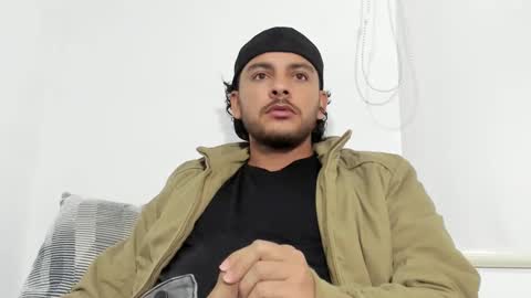 Snapshot of favid95 chatting on March 7, 9:48 pm favid95 online show from March 7, 9:48 pm