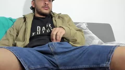 Snapshot of favid95 chatting on March 12, 4:30 am favid95 online show from March 12, 4:30 am