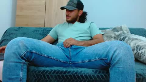 Snapshot of favid95 chatting on September 18, 2:02 am favid95 online show from September 18, 2:02 am