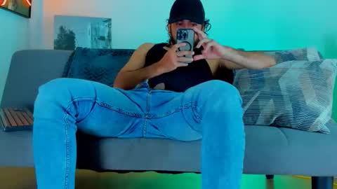 Snapshot of favid95 chatting on October 16, 4:52 pm favid95 online show from October 16, 4:52 pm