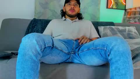 Snapshot of favid95 chatting on November 3, 3:35 pm favid95 online show from November 3, 3:35 pm