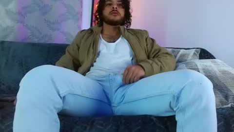 Snapshot of favid95 chatting on November 7, 2:11 am favid95 online show from November 7, 2:11 am