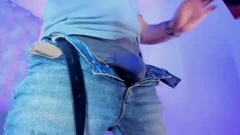 Snapshot of favid95 chatting on November 19, 4:40 pm favid95 online show from November 19, 4:40 pm