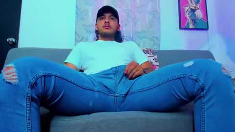 Snapshot of favid95 chatting on March 2, 4:14 pm favid95 online show from March 2, 4:14 pm