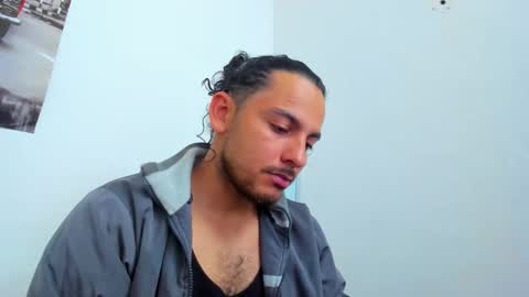 Snapshot of favid95 chatting on April 22, 9:27 pm favid95 online show from April 22, 9:27 pm