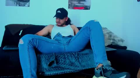 Snapshot of favid95 chatting on May 11, 7:33 pm favid95 online show from May 11, 7:33 pm