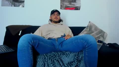 Snapshot of favid95 chatting on May 12, 8:50 pm favid95 online show from May 12, 8:50 pm