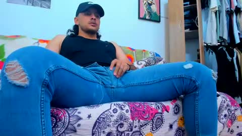 Snapshot of favid95 chatting on July 19, 1:20 am favid95 online show from July 19, 1:20 am