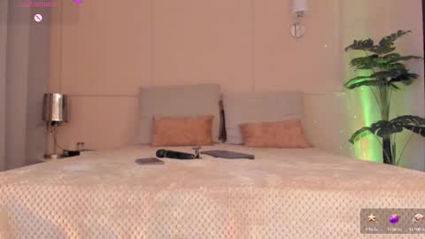 Snapshot of fay_miller2 chatting on September 26, 10:47 pm welcome to my world online show from September 26, 10:47 pm