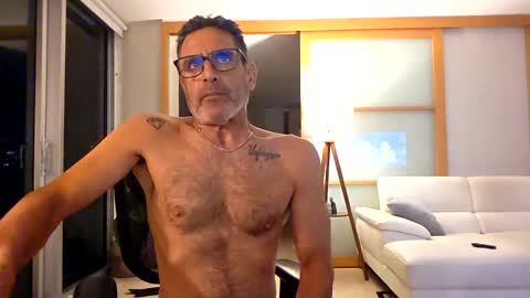 Snapshot of fdavoudi chatting on October 26, 11:53 pm Miami Persian online show from October 26, 11:53 pm