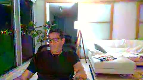Snapshot of fdavoudi chatting on February 12, 4:29 am Miami Persian online show from February 12, 4:29 am