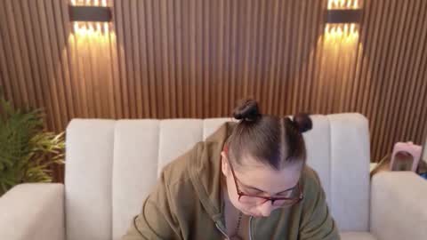 Feelena online show from November 13, 6:29 pm