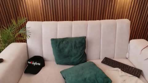 Feelena online show from November 22, 6:07 pm