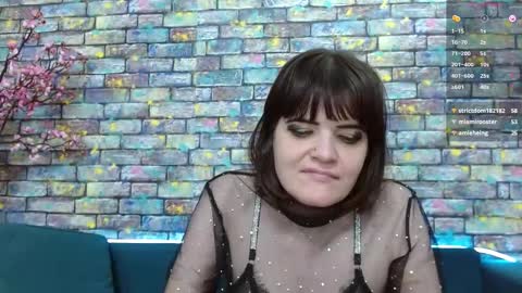 Snapshot of feelsgoodwoman chatting on December 5, 10:12 am Laura online show from December 5, 10:12 am