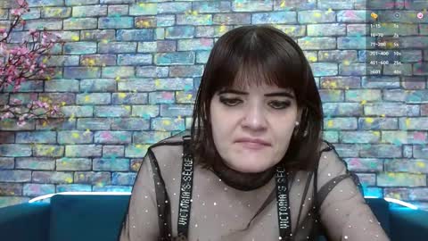 Snapshot of feelsgoodwoman chatting on December 6, 9:24 pm Laura online show from December 6, 9:24 pm
