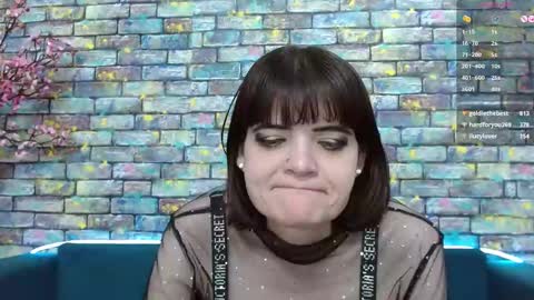 Snapshot of feelsgoodwoman chatting on December 7, 1:03 am Laura online show from December 7, 1:03 am
