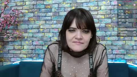 Snapshot of feelsgoodwoman chatting on December 16, 8:31 am Laura online show from December 16, 8:31 am