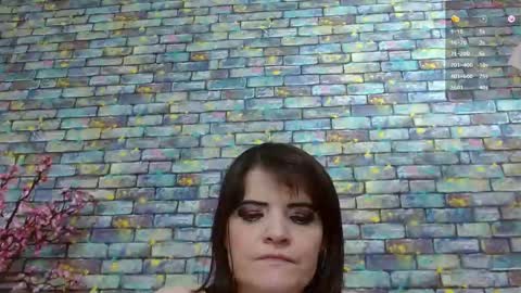 Snapshot of feelsgoodwoman chatting on December 22, 10:25 pm Laura online show from December 22, 10:25 pm