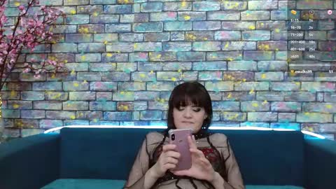 Snapshot of feelsgoodwoman chatting on December 28, 1:29 am Laura online show from December 28, 1:29 am
