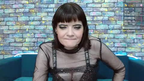 Snapshot of feelsgoodwoman chatting on January 25, 1:10 am Laura online show from January 25, 1:10 am