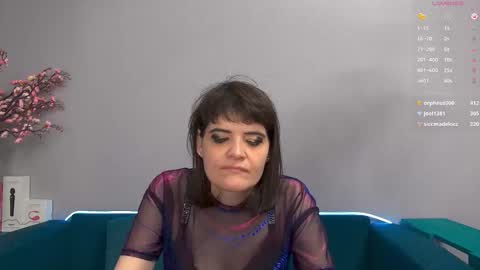 Snapshot of feelsgoodwoman chatting on September 26, 3:43 am Laura online show from September 26, 3:43 am