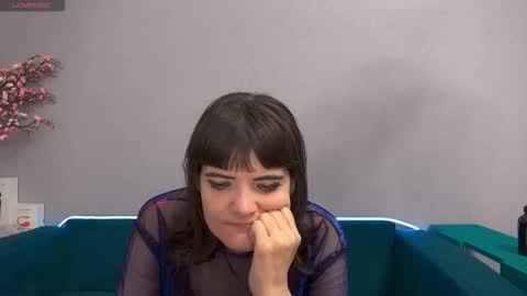 Snapshot of feelsgoodwoman chatting on October 1, 8:31 am Laura online show from October 1, 8:31 am